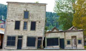 Slanting buildings on permafrost